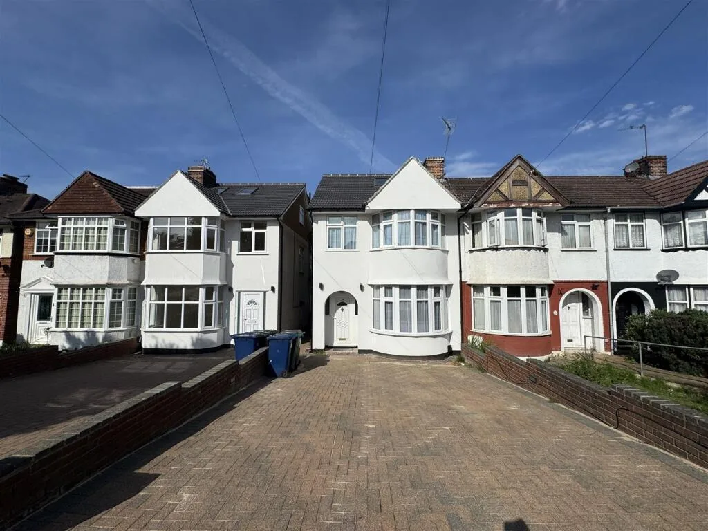 4 bedroom semi-detached house for rent