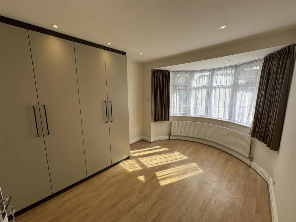 4 bedroom semi-detached house for rent