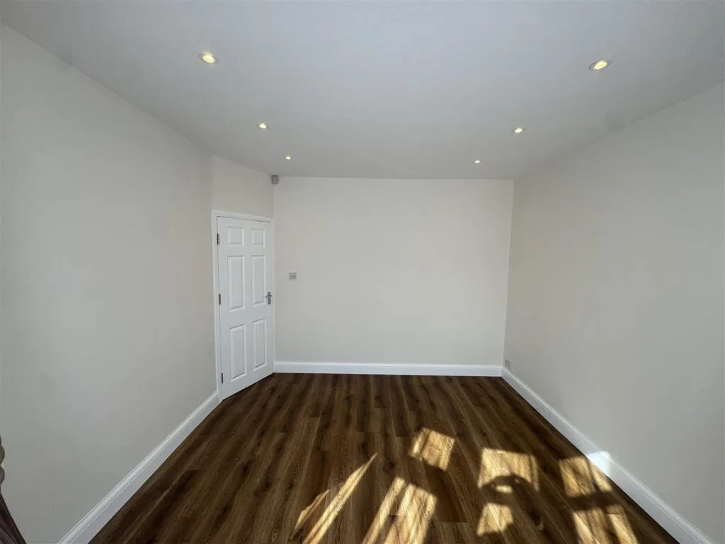 4 bedroom semi-detached house for rent