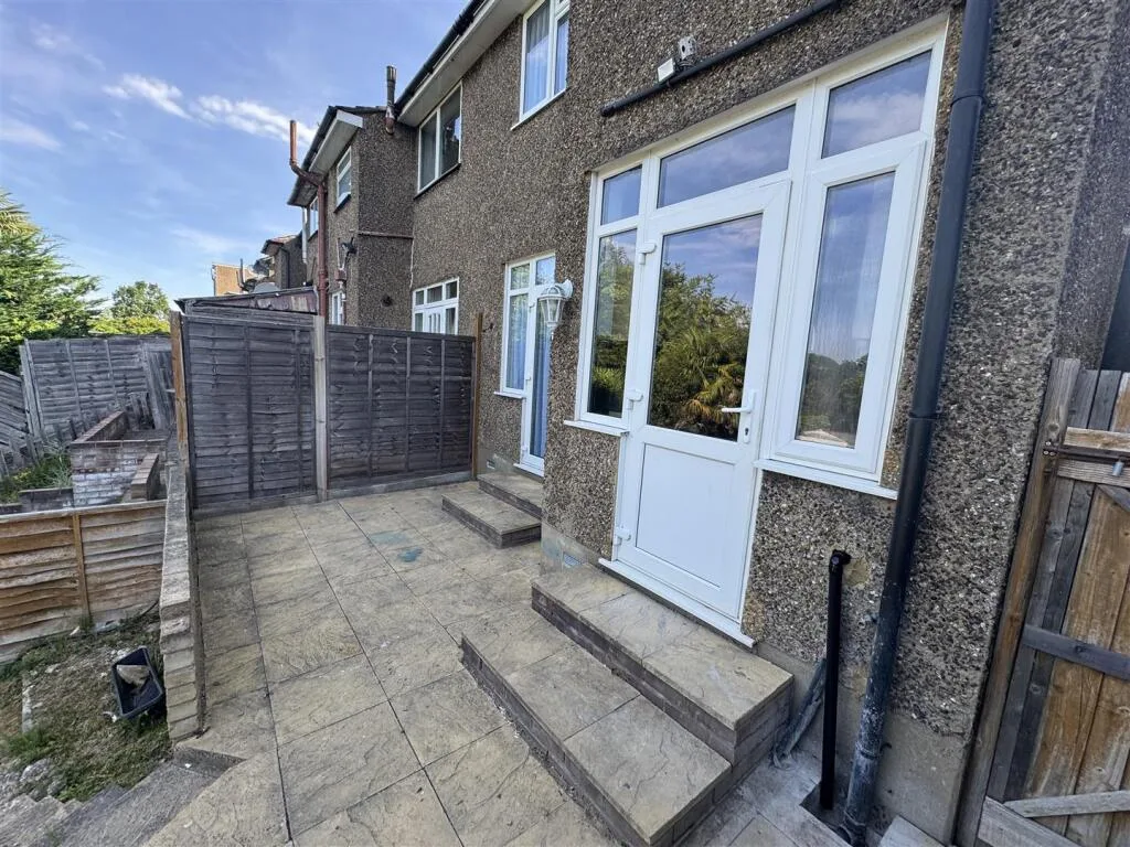 4 bedroom semi-detached house for rent