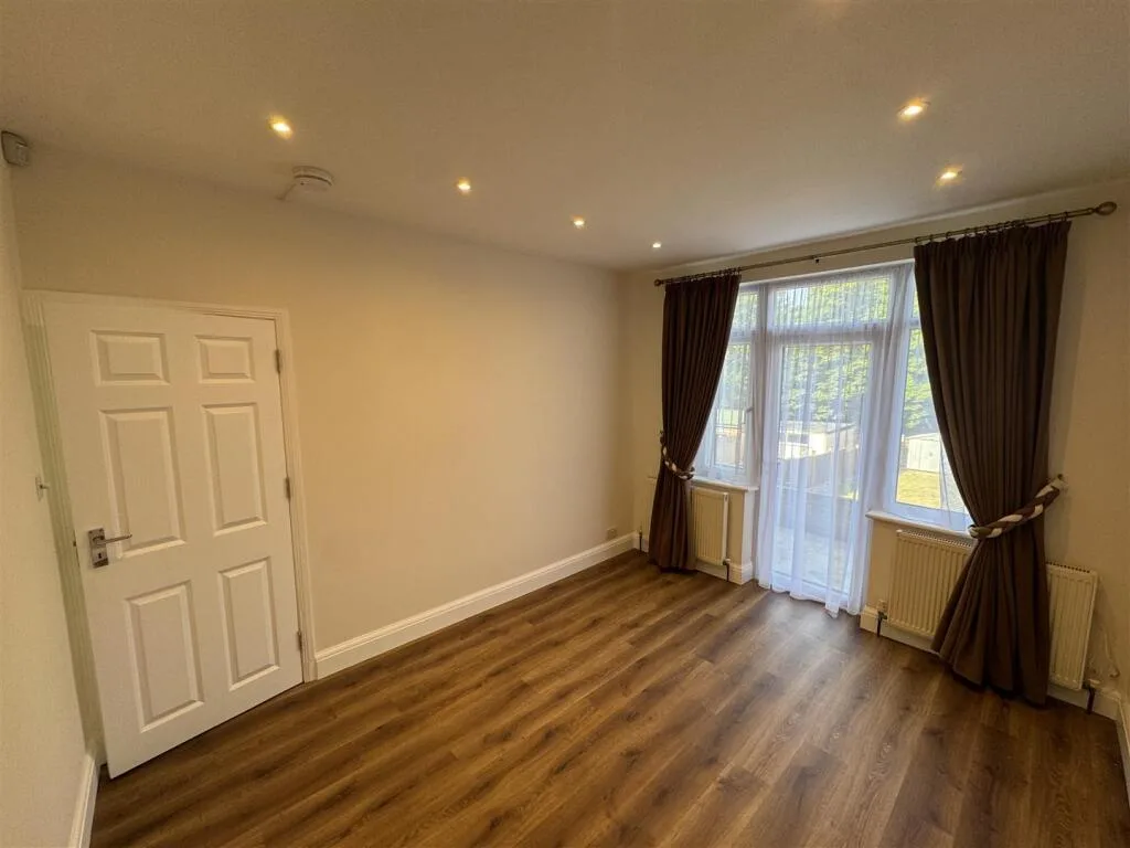 4 bedroom semi-detached house for rent