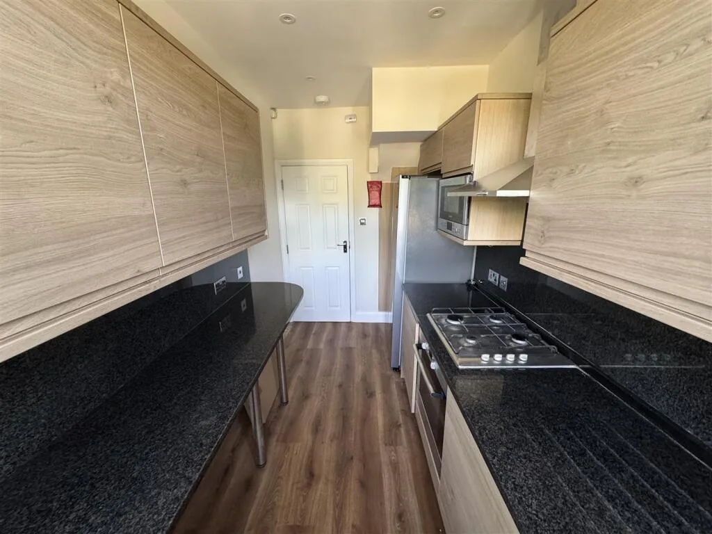4 bedroom semi-detached house for rent