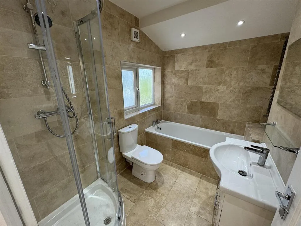 4 bedroom semi-detached house for rent