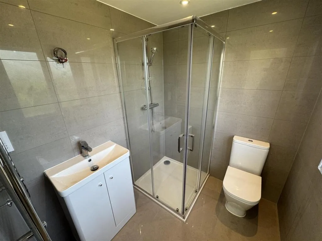 4 bedroom semi-detached house for rent