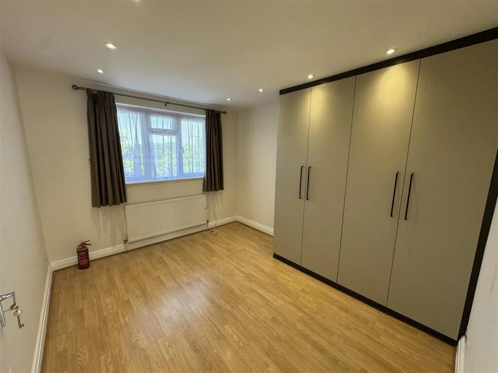 4 bedroom semi-detached house for rent