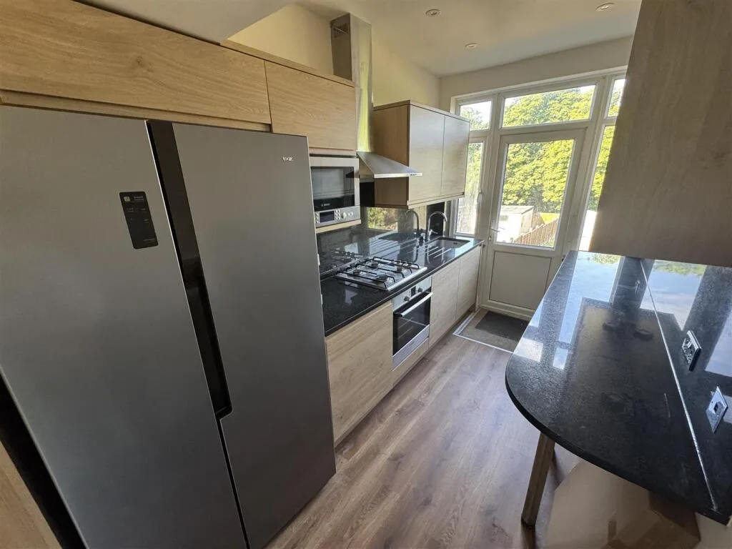 4 bedroom semi-detached house for rent