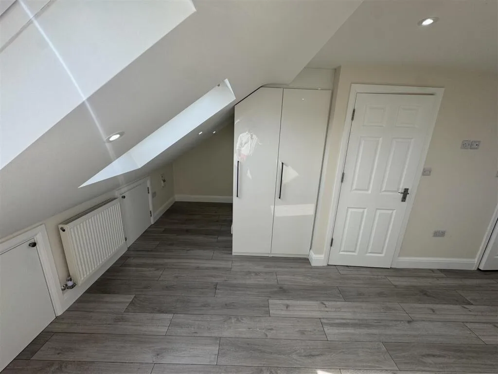 4 bedroom semi-detached house for rent