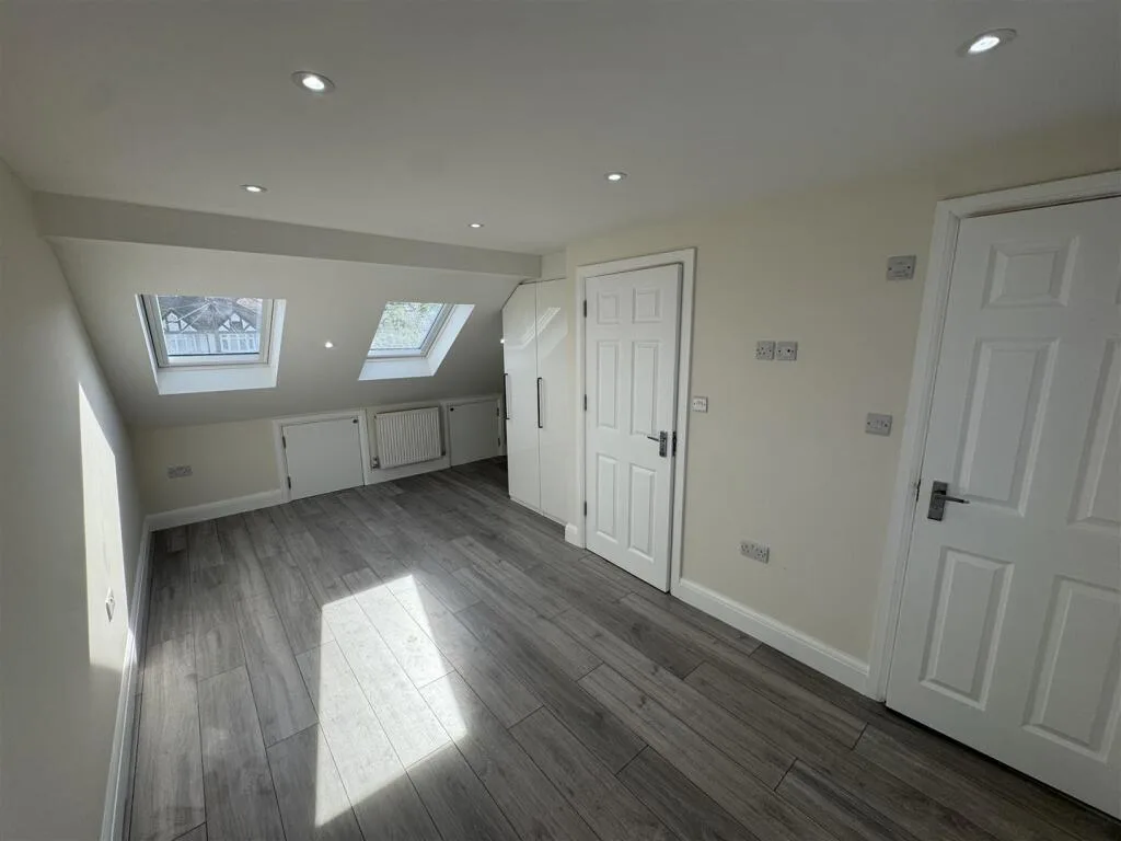 4 bedroom semi-detached house for rent