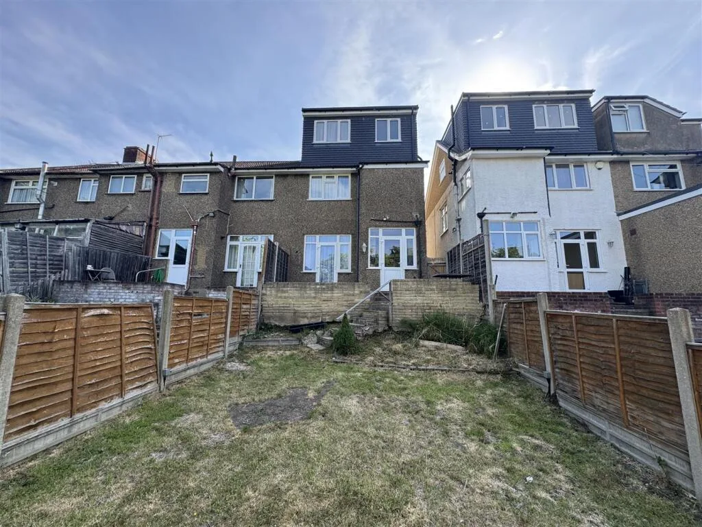 4 bedroom semi-detached house for rent