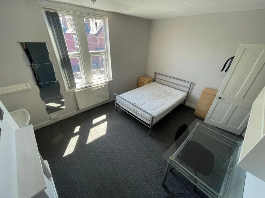 3 bedroom end of terrace house for rent