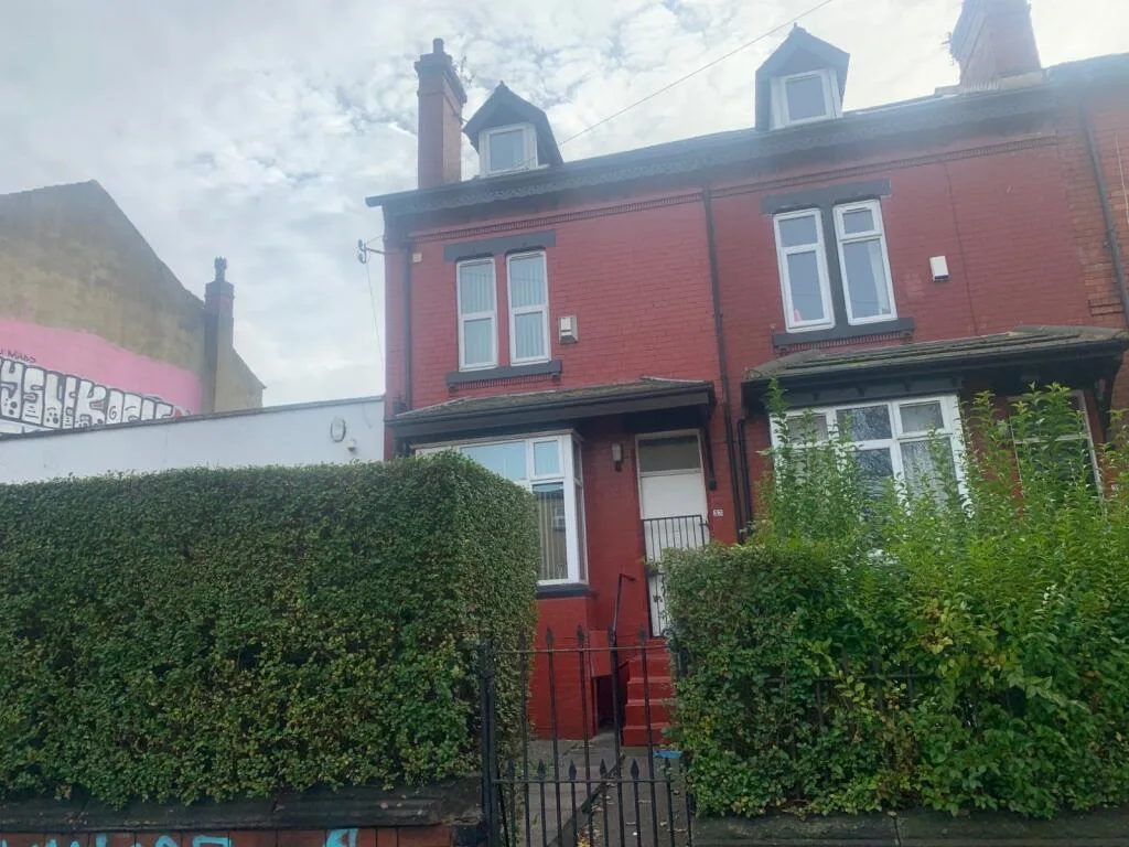 3 bedroom end of terrace house for rent