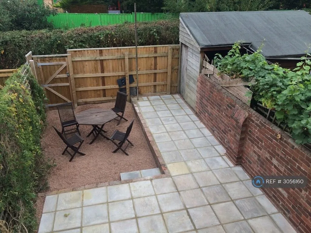 5 bedroom terraced house for rent
