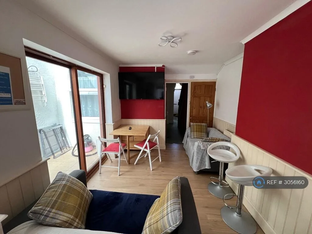 5 bedroom terraced house for rent