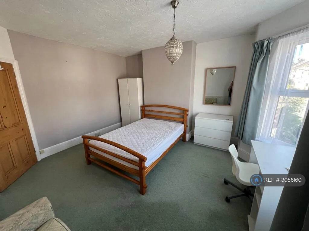 5 bedroom terraced house for rent
