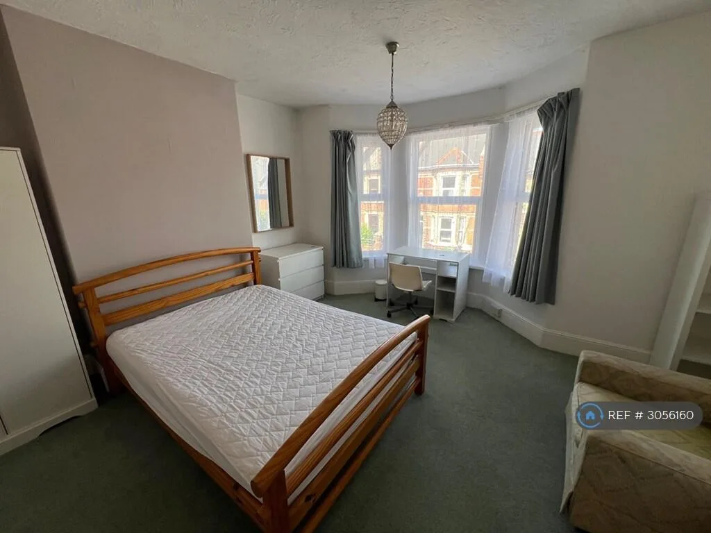 5 bedroom terraced house for rent