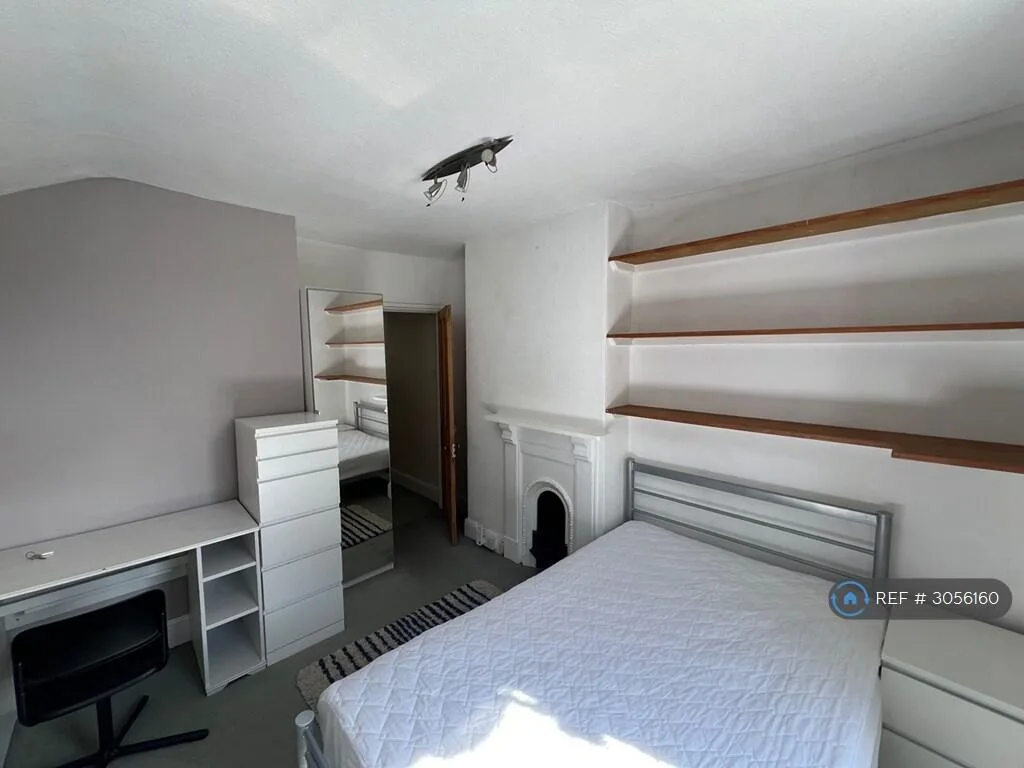 5 bedroom terraced house for rent