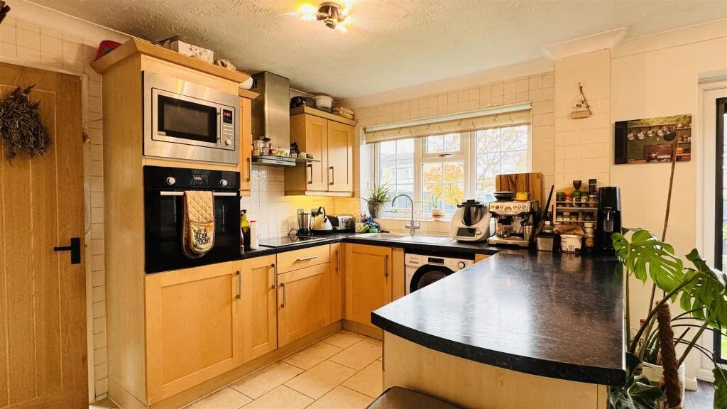 4 bedroom detached house for rent