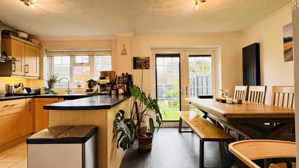 4 bedroom detached house for rent