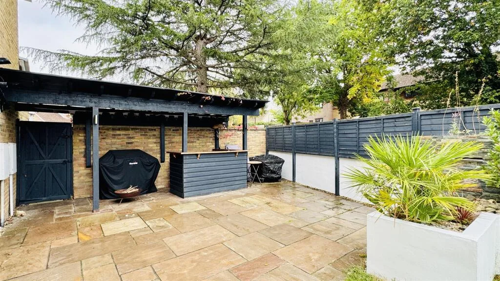 4 bedroom detached house for rent