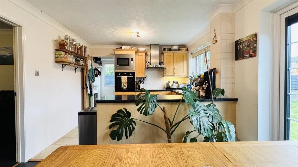 4 bedroom detached house for rent