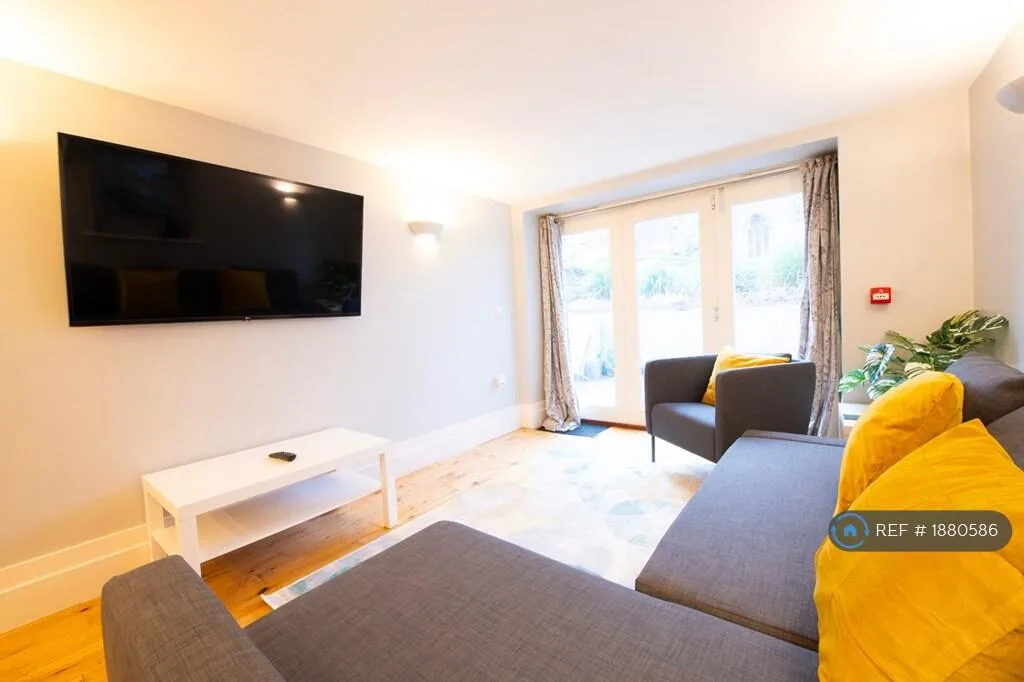 3 bedroom flat for rent
