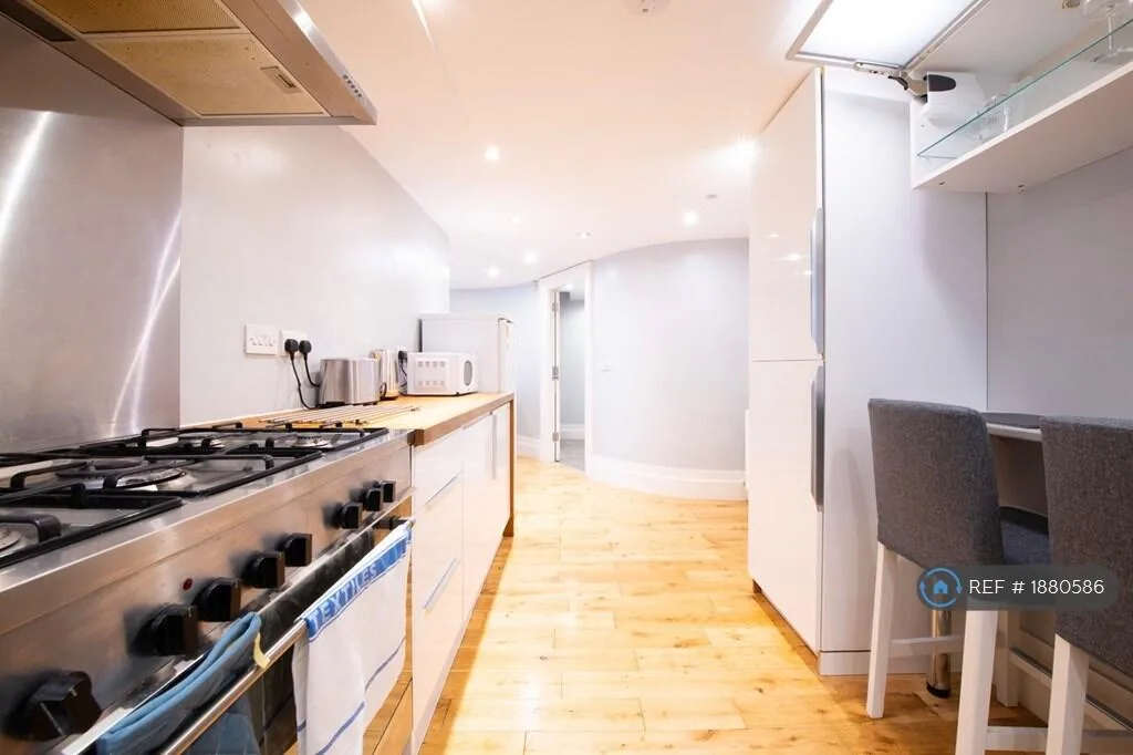 3 bedroom flat for rent