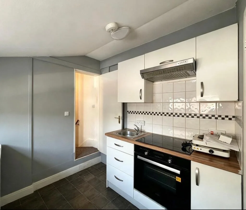 1 bedroom maisonette for rent