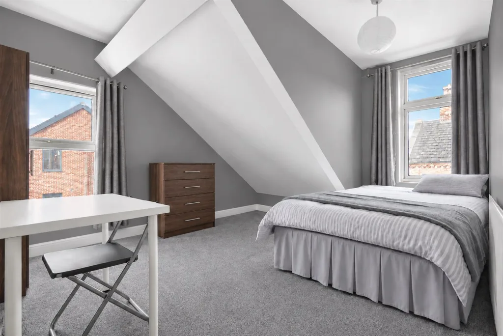 5 bedroom end of terrace house for rent