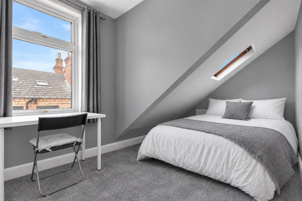 5 bedroom end of terrace house for rent