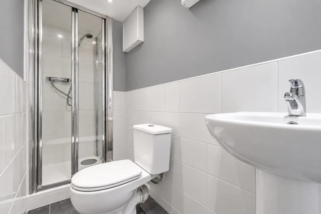 5 bedroom end of terrace house for rent
