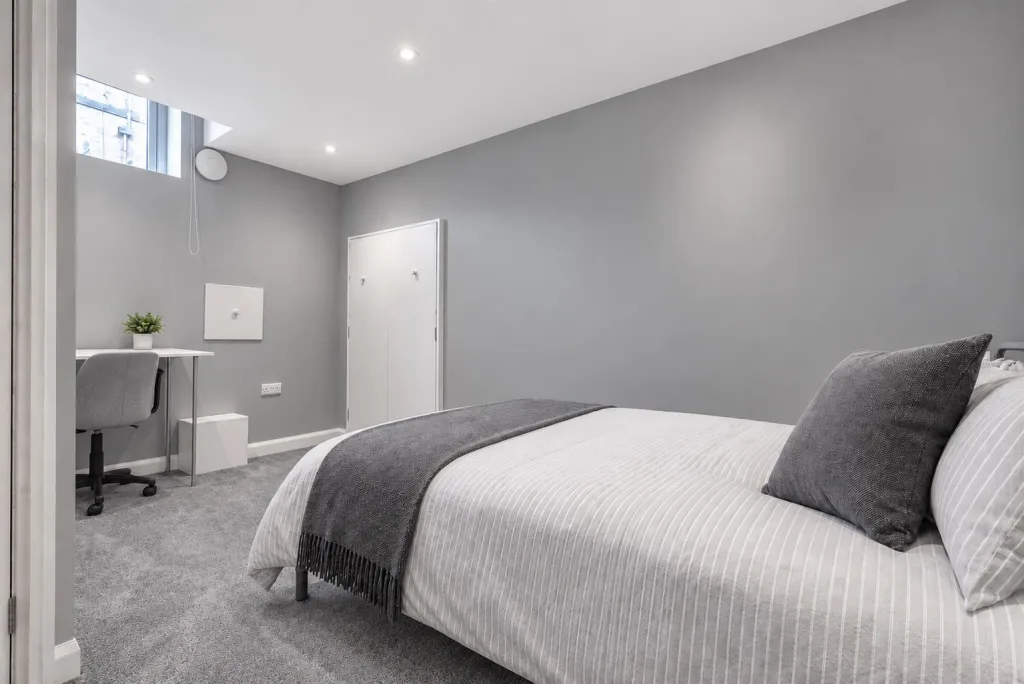 5 bedroom end of terrace house for rent