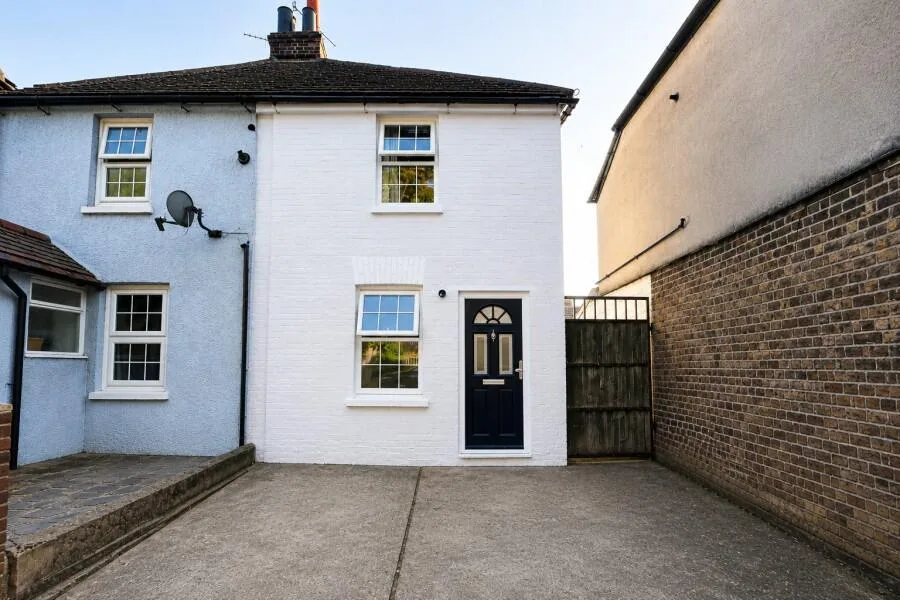 2 bedroom cottage for rent