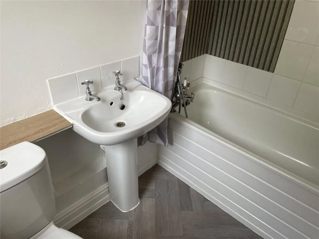 3 bedroom end of terrace house for rent