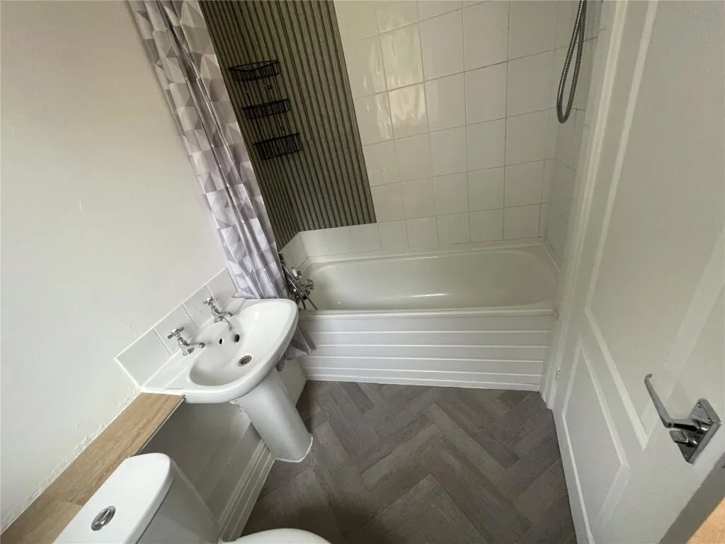 3 bedroom end of terrace house for rent