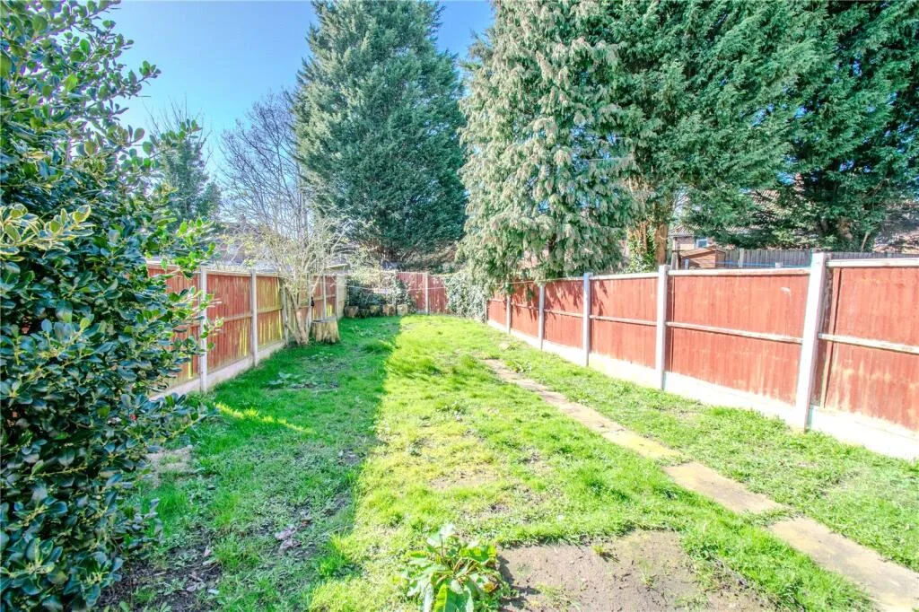 3 bedroom end of terrace house for rent