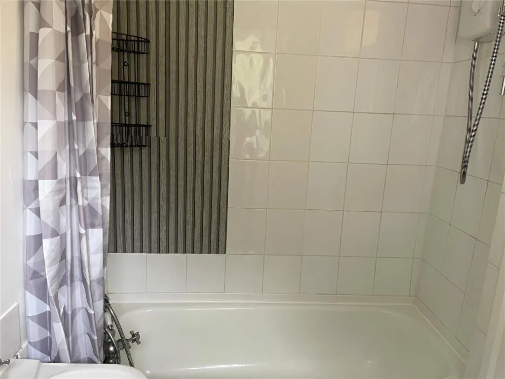 3 bedroom end of terrace house for rent