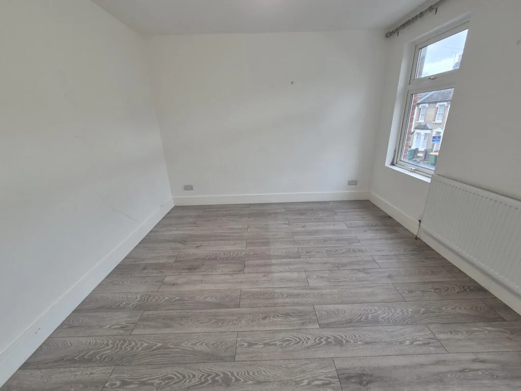 3 bedroom end of terrace house for rent