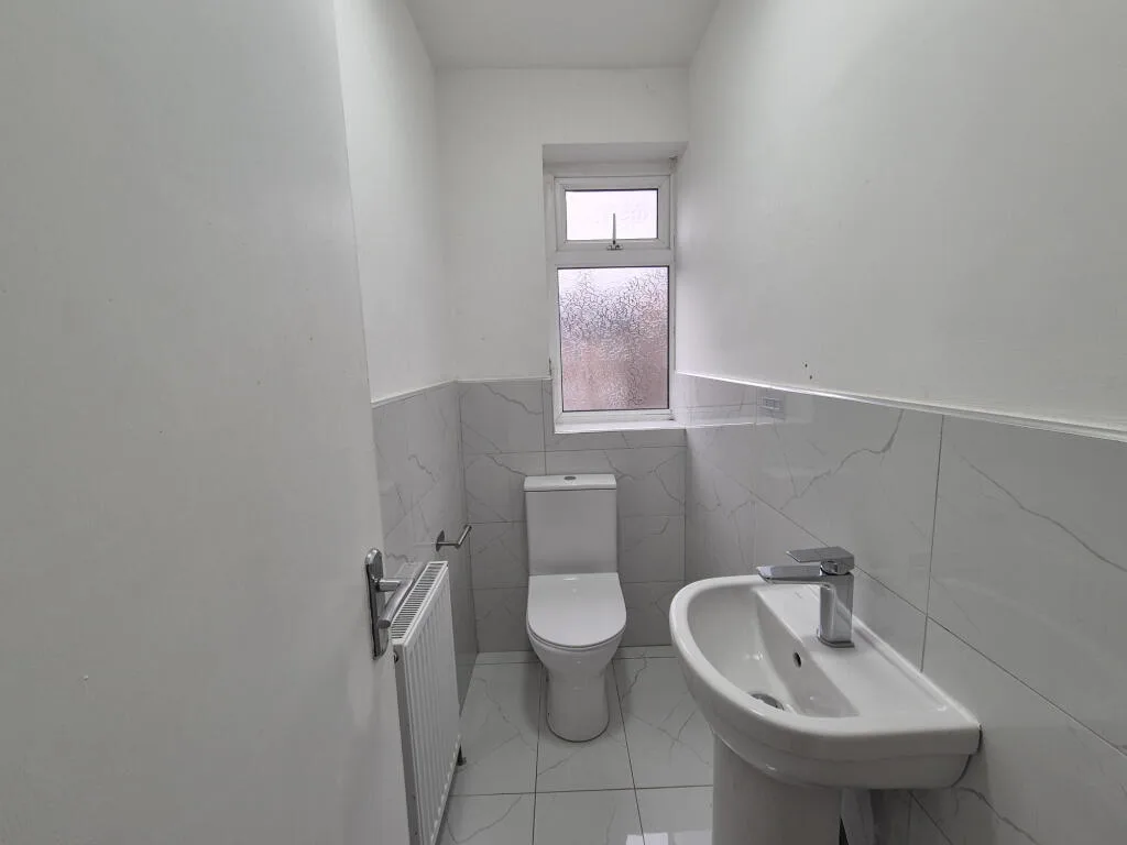 3 bedroom end of terrace house for rent