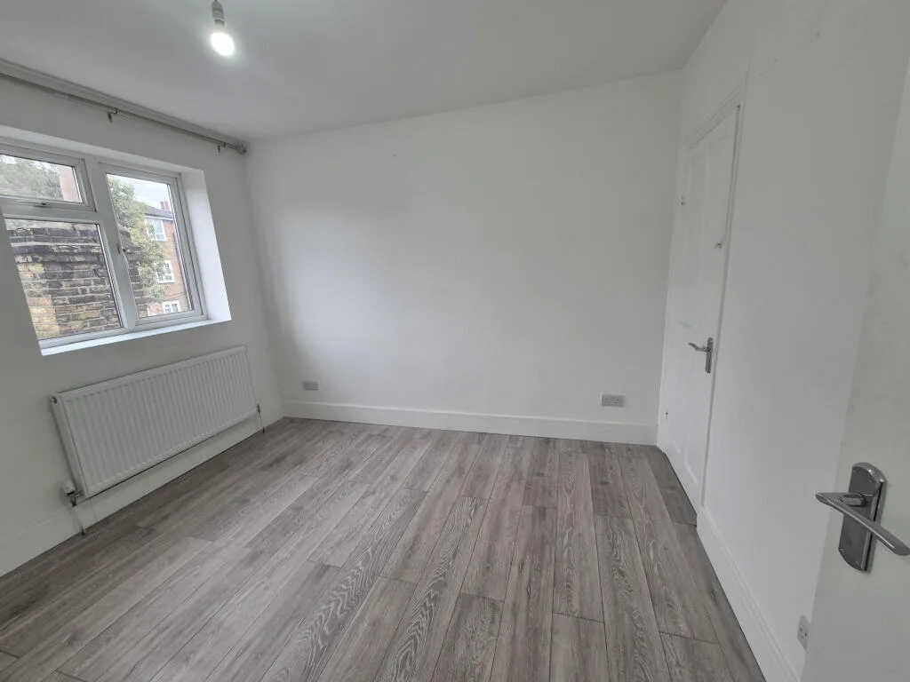 3 bedroom end of terrace house for rent
