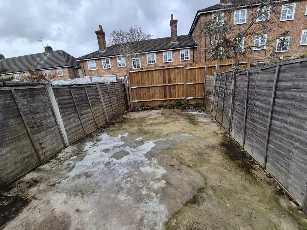 3 bedroom end of terrace house for rent