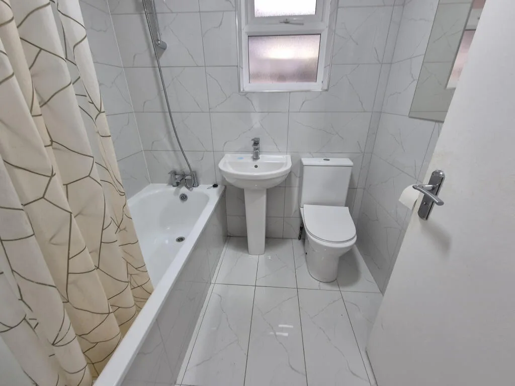 3 bedroom end of terrace house for rent