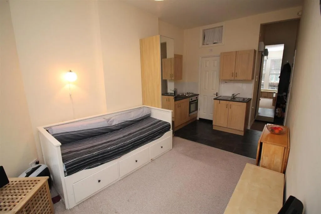 Studio flat for rent