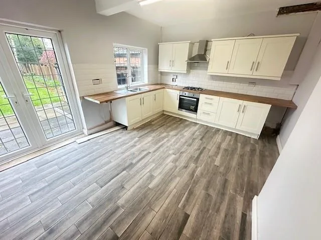 4 bedroom semi-detached house for rent