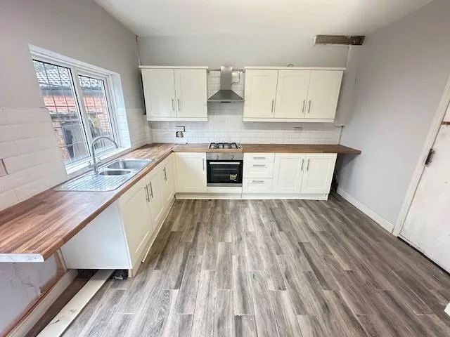 4 bedroom semi-detached house for rent