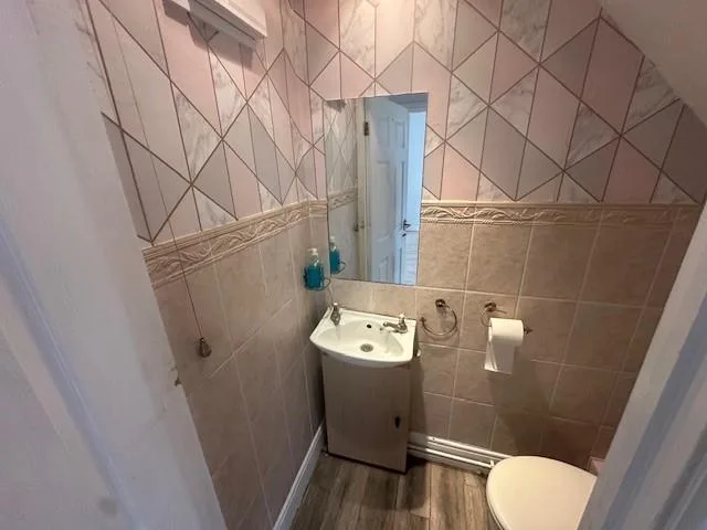 4 bedroom semi-detached house for rent