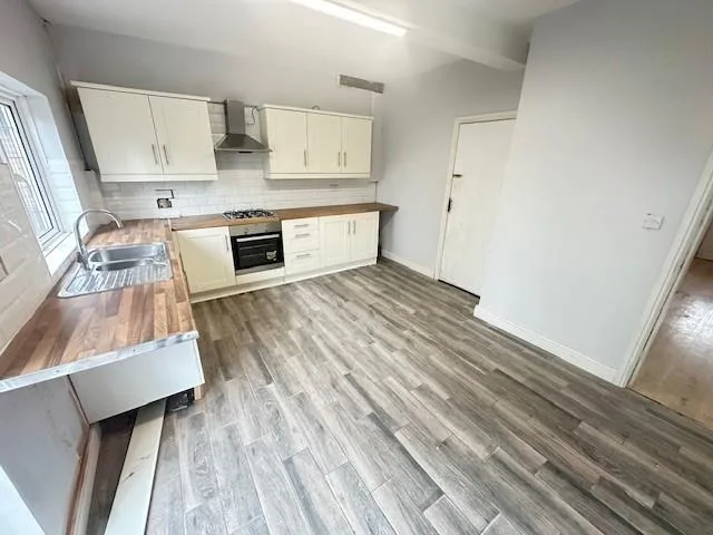 4 bedroom semi-detached house for rent