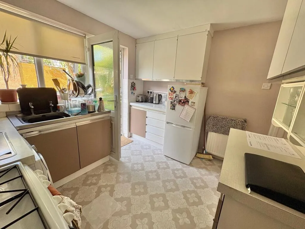 3 bedroom semi-detached house for rent