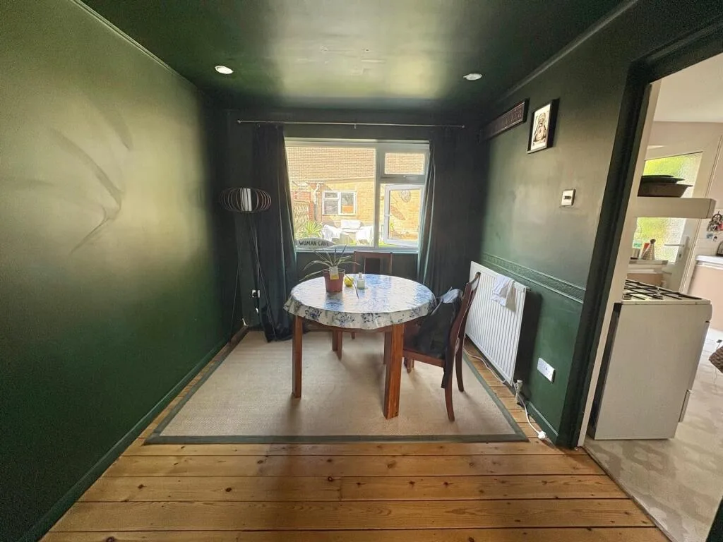 3 bedroom semi-detached house for rent