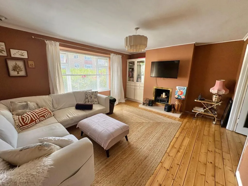 3 bedroom semi-detached house for rent