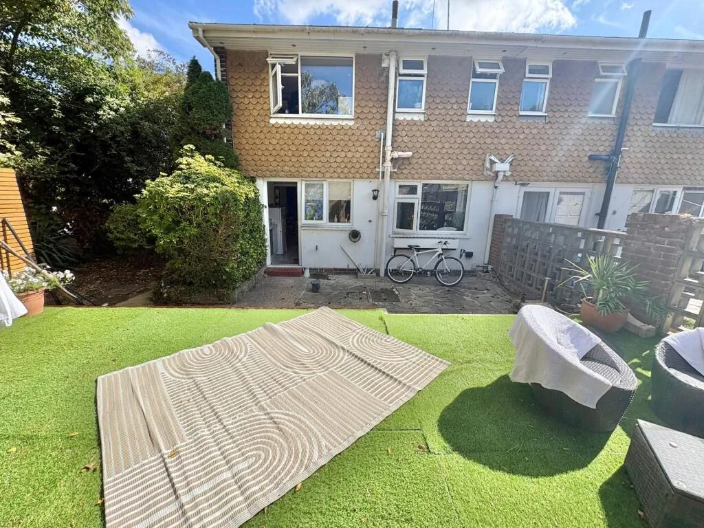 3 bedroom semi-detached house for rent